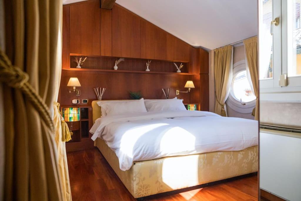 Carbonesi Luxury - Centro Storico Apartment Болоня Екстериор снимка