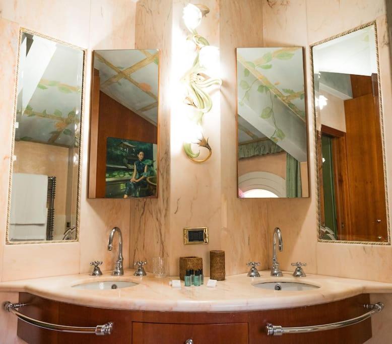 Carbonesi Luxury - Centro Storico Apartment Болоня Екстериор снимка