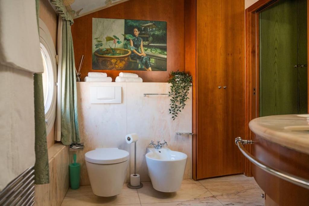 Carbonesi Luxury - Centro Storico Apartment Болоня Екстериор снимка