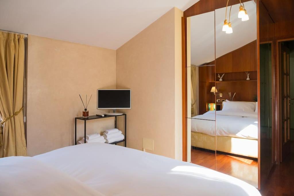 Carbonesi Luxury - Centro Storico Apartment Болоня Екстериор снимка
