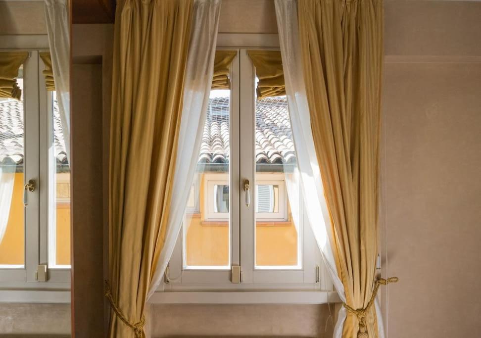 Carbonesi Luxury - Centro Storico Apartment Болоня Екстериор снимка