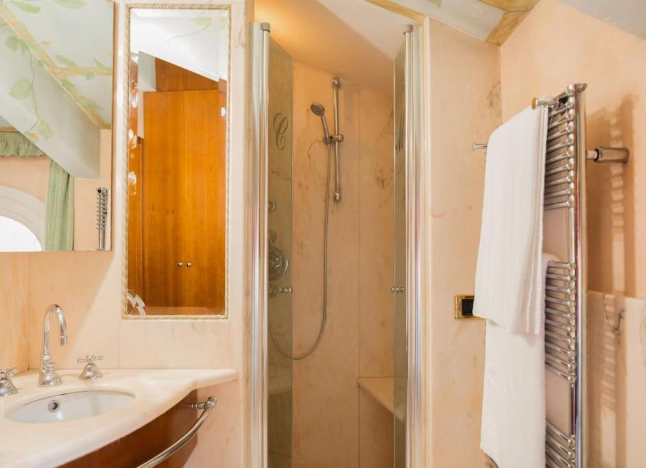Carbonesi Luxury - Centro Storico Apartment Болоня Екстериор снимка