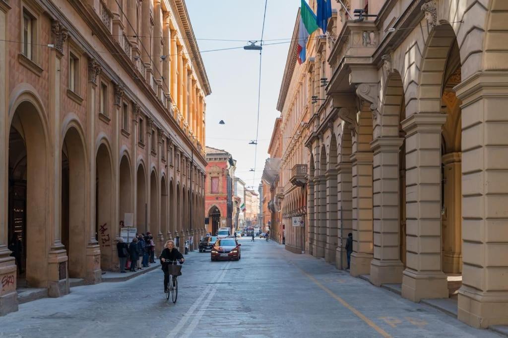 Carbonesi Luxury - Centro Storico Apartment Болоня Екстериор снимка