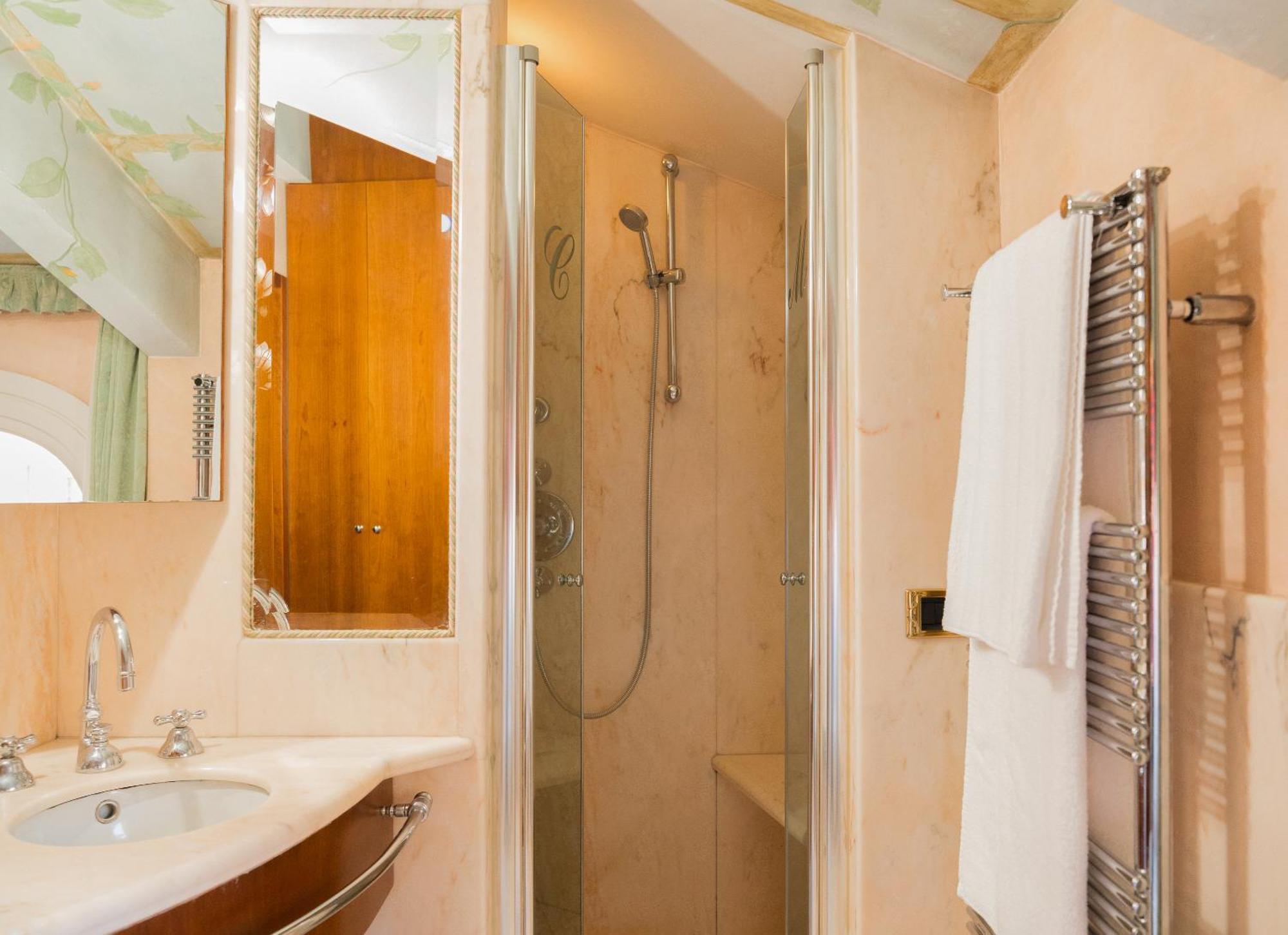 Carbonesi Luxury - Centro Storico Apartment Болоня Екстериор снимка